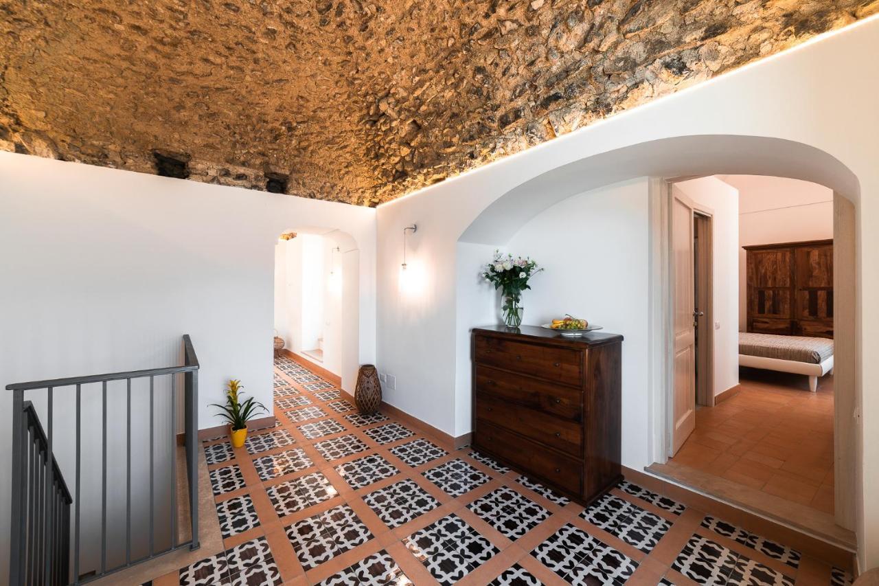 Villa Ami Скала Екстериор снимка