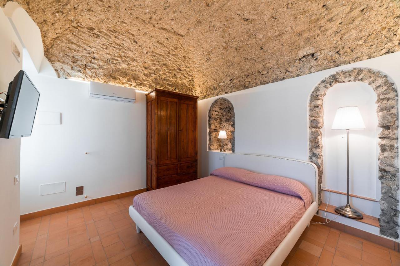 Villa Ami Скала Екстериор снимка